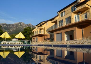 Große Wohnung mit Grundstück, garage und schwimmbad in Bar in Monteray residenz