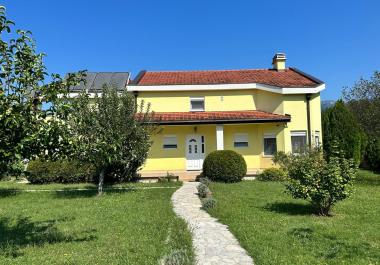 Abgeschiedenes Montenegro-Haus mit Pool, Obstgarten, Zugang zum Fluss