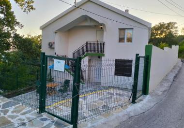 2-stöckiges Haus mit Meerblick, 4 Schlafzimmern und Balkon