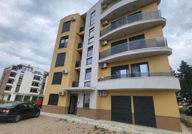 Neubau 2-Zimmer-Wohnung 42 m2 mit Parkplatz in Ulcinj