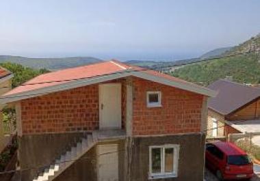 3-stöckiges Haus mit Berg-und Meerblick in rauer Ausführung in Sutomore