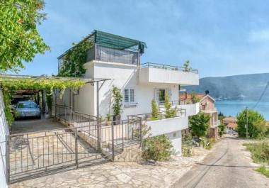 Luxuriöse 2-stöckige Villa mit Meerblick in Herceg Novi mit Pool und Terrasse