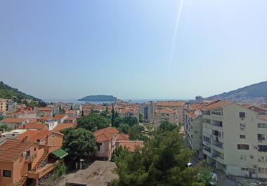 Atemberaubende Maisonette-Wohnung 47 m2 mit Meerblick in Budva, Montenegro