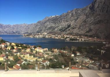 Luxuswohnungen in Residenz mit Meerblick neben Kotor, Montenegro