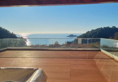 Luxuriöses Penthouse 202 m2 in Petrovac mit Meerblick und Dachterrasse