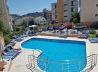 Meerblick-Wohnung 54 m2 mit Pool in Petrovac zu verkaufen