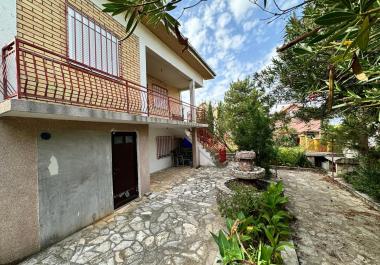 Kleines Familienhaus von 100 m2 in Dobra Voda, Montenegro