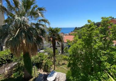 Großes luxuriöses Haus mit Meerblick in Petrovac mit Garten, nur 5 Minuten vom Strand entfernt