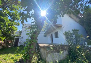 Elegantes 2-stöckiges Haus mit beeindruckendem Meerblick in Sutomore