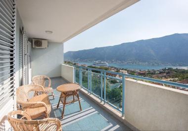 Panorama-Studio mit Meerblick 46 m2 mit Terrasse in Kotor