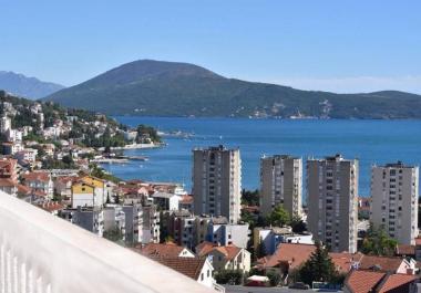 3-Zimmer-Wohnung mit Panoramablick auf das Meer in Herceg Novi mit Kamin und Garage