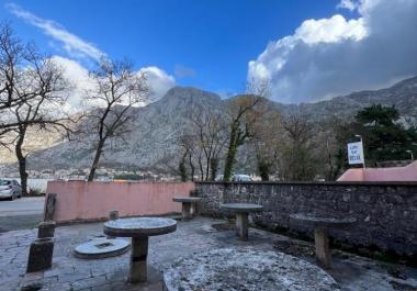 Gewerbe-oder Restaurantfläche in Kotor zum Verkauf mit Terrasse mit Meerblick