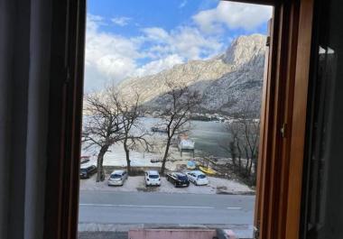 Atemberaubendes Penthouse mit Meerblick in Kotor, Muo 20 Schritte zur Küste