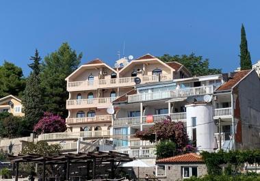 Apartment mit Meerblick und privater Yachtboje in Bigovo