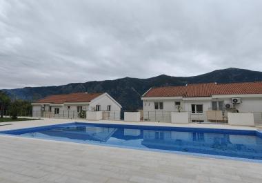 Luxuriöses Apartment mit 1 Schlafzimmer in Dobrota mit atemberaubendem Blick auf die Bucht