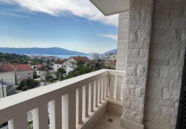 Atemberaubende Meerblick-Wohnung in Tivat im Neubau in bester Lage