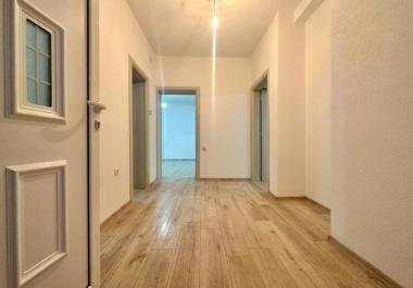 Atemberaubende Meerblick-Wohnung 116 m2 mit Terrasse in Tivat