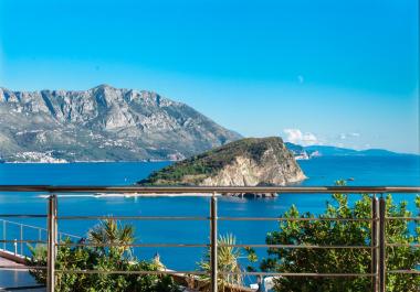 Atemberaubendes Penthouse mit Meerblick neben der Altstadt von Budva mit Zugang zum Pool