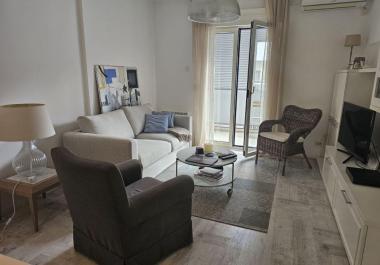 Stilvolle Wohnung mit einem Schlafzimmer 39 m2 in Tivat mit Terrasse und Blick auf die Bucht