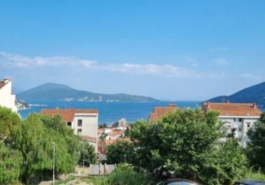 Atemberaubende Meerblick-Wohnung 60 m2 in Igalo, Herceg Novi mit Terrasse