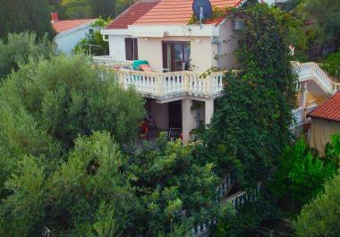 Atemberaubendes 3-stöckiges Haus mit Meerblick in Krašići, Olivenhain-Rückzugsort