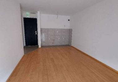 Unmöblierte neue Wohnung 45 m2 in Bar 500 m vom Meer mit Bergblick