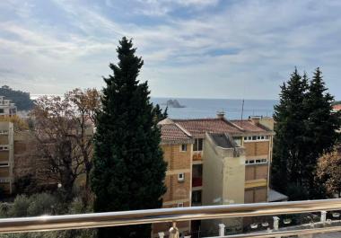 Atemberaubende 64 m2 große Wohnung mit einem Schlafzimmer in Petrovac mit Terrasse mit Meerblick