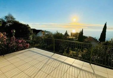 Atemberaubende Terrasse mit Meerblick 2-stöckiges Haus 85 m2 in Strandnähe