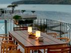 Luxuriöse Villa direkt am Meer in Tivat mit Yachtdock und Pool