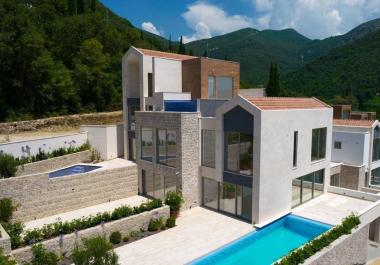 Exklusives neues Stadthaus 189 m2 Villa in Tivat mit privatem Pool und Meerblick