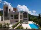 Exklusives neues Stadthaus 189 m2 Villa in Tivat mit privatem Pool und Meerblick