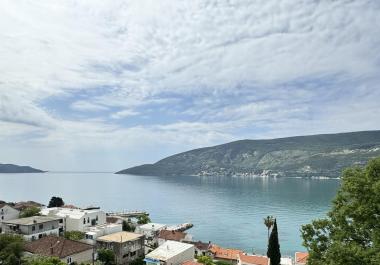 Sonnige moderne 44 m2 Wohnung in Herceg Novi mit Panoramablick