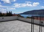 Atemberaubendes zweistöckiges Haus in Herceg Novi mit Dachterrasse in der Nähe des Meeres