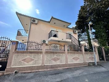 300 m2 dreistöckiges Mini-Hotel in Herceg Novi zu verkaufen