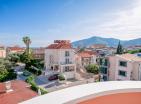 Exklusives 3-Gebäude-Hotel in Budva mit Meerblick zu verkaufen