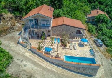 241 m2 große Luxusvilla in Buljarica mit Pool und herrlichem Meerblick