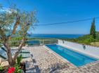 241 m2 große Luxusvilla in Buljarica mit Pool und herrlichem Meerblick