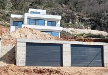 Neue moderne Villa mit Dachterrasse mit tollem Panoramablick auf das Meer in Buljarica