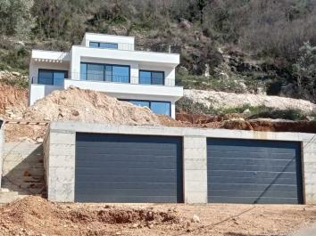 Neue moderne Villa mit Dachterrasse mit tollem Panoramablick auf das Meer in Buljarica