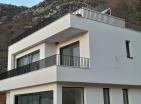 Neue moderne Villa mit Dachterrasse mit tollem Panoramablick auf das Meer in Buljarica