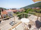 Meerblick zwei Schlafzimmer 73 m2 Wohnung in Petrovac mit Terrasse