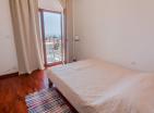 Meerblick zwei Schlafzimmer 73 m2 Wohnung in Petrovac mit Terrasse