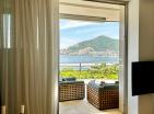 Luxuriöses Apartment mit 2 Schlafzimmern und Meerblick in Dukley Gardens, Budva mit Whirlpool