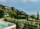 Luxuriöses Apartment mit 2 Schlafzimmern und Meerblick in Dukley Gardens, Budva mit Whirlpool