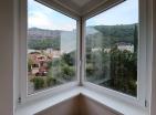 Charmante 55 m2 große Wohnung mit einem Schlafzimmer in Budva mit wunderschönem Blick auf den grünen Park