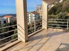 Atemberaubender Meerblick, voll möbliertes 2 Schlafzimmer 63 m2 Penthouse in Seoca, Budva