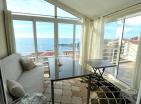 Atemberaubender Meerblick, voll möbliertes 2 Schlafzimmer 63 m2 Penthouse in Seoca, Budva