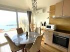 Atemberaubender Meerblick, voll möbliertes 2 Schlafzimmer 63 m2 Penthouse in Seoca, Budva