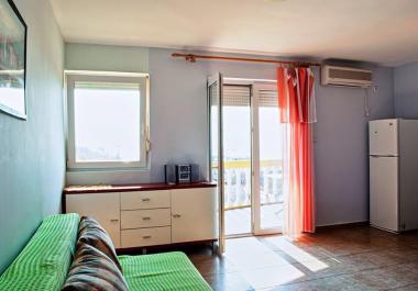 2-Zimmer-Wohnung in Petrovac mit Blick auf das Meer