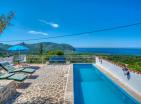 Atemberaubende 241 m2 Villa mit Pool und Meerblick in Buljarica